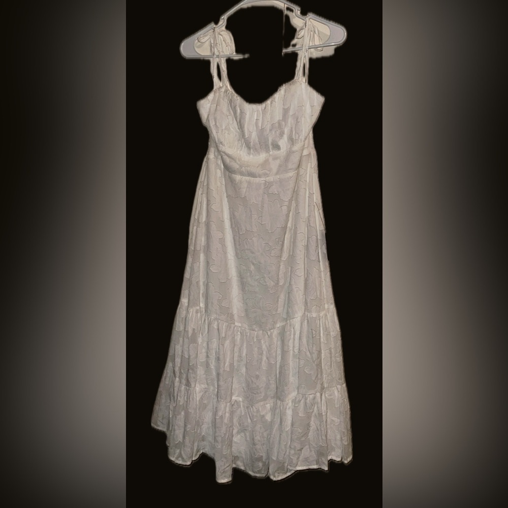 Lulus Sweet Sentiments White Jacquard Tiered Midi Dress Women’s Large NWT - Picture 6 of 13